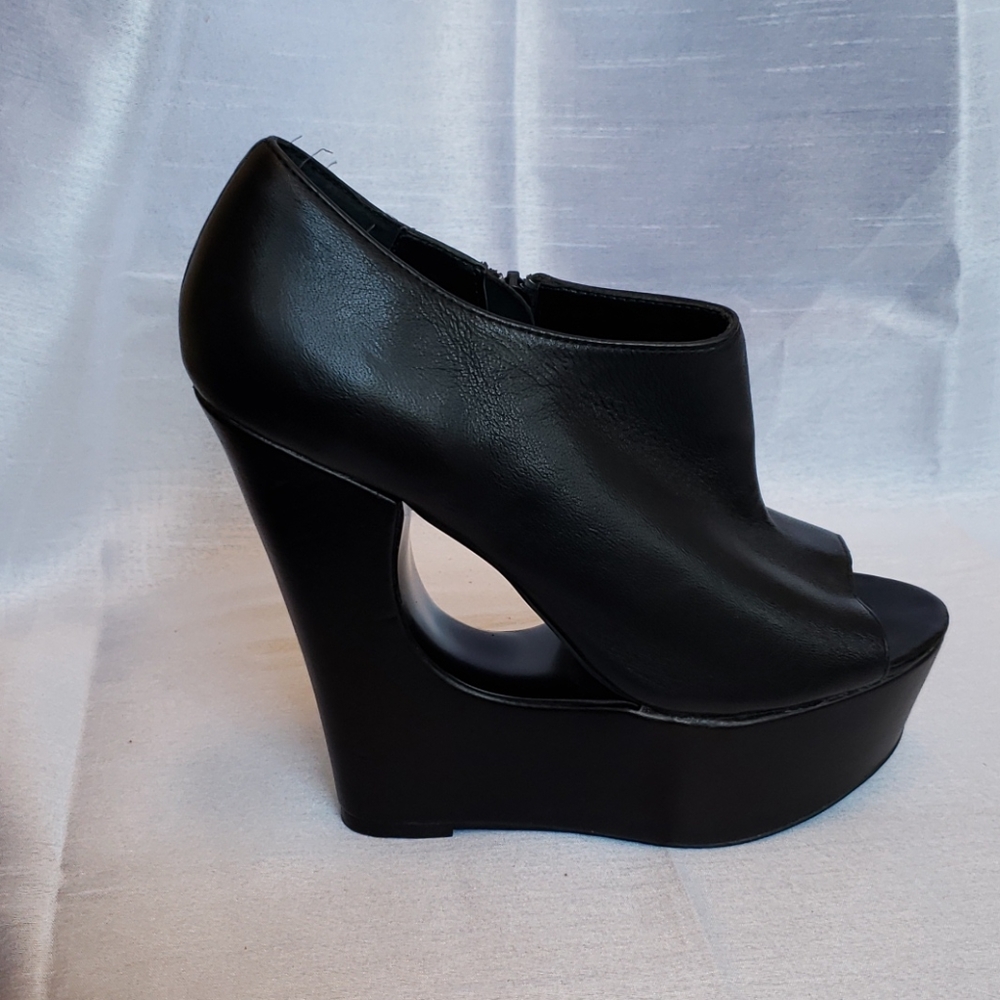 Steve Madden Black Leather Platform Wedges